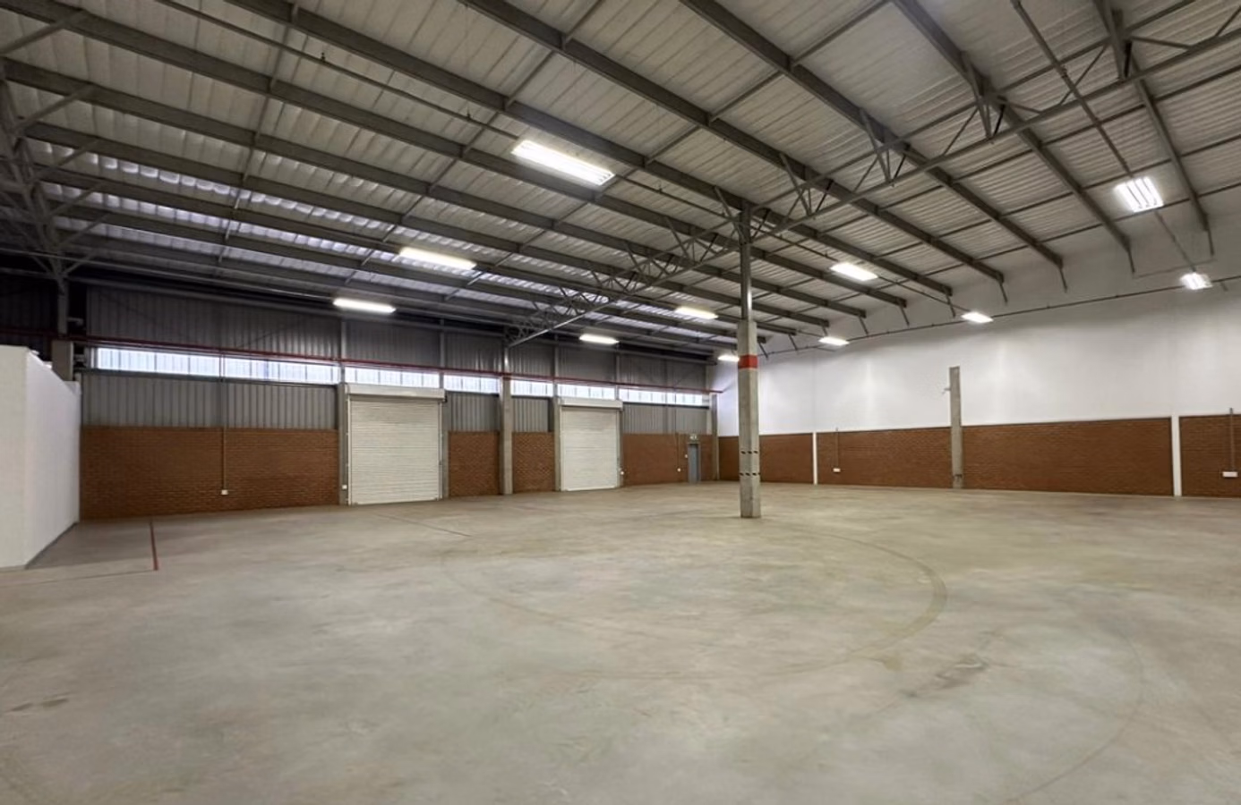 1,000m² Warehouse To Let in Clayville