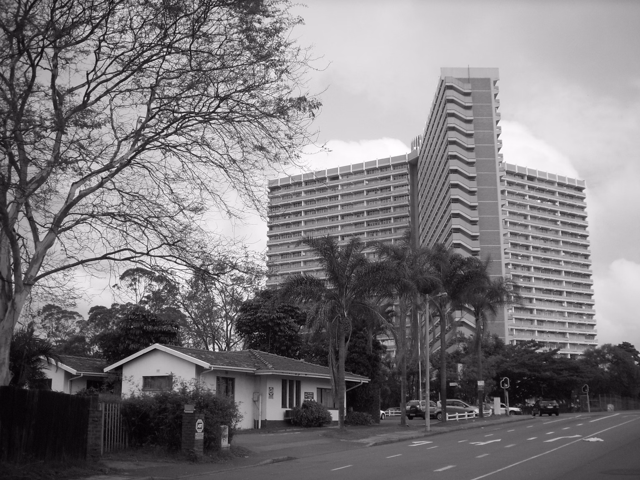 Live in a safe apartment building close to amenities