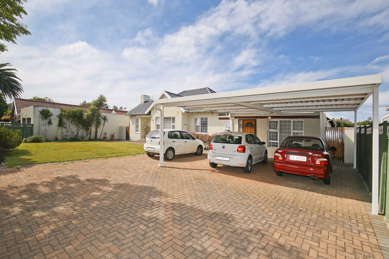 5 Bedroom House For Sale in Mangweni