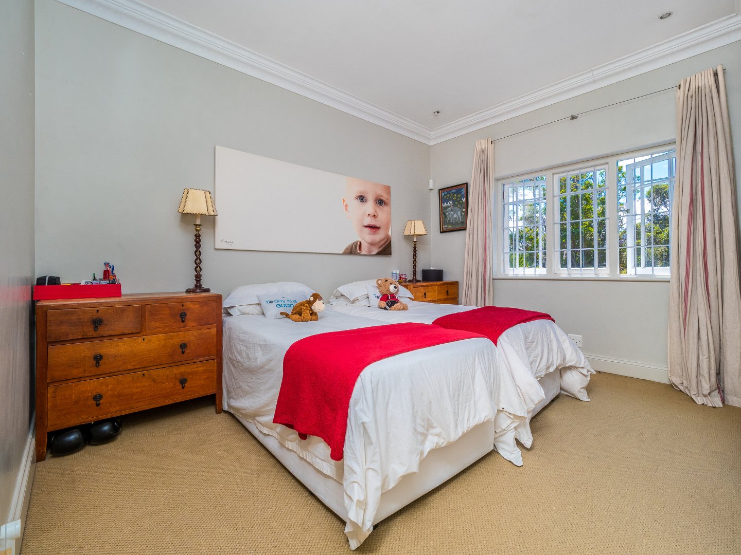 6 Bedroom House For Sale in Mangweni
