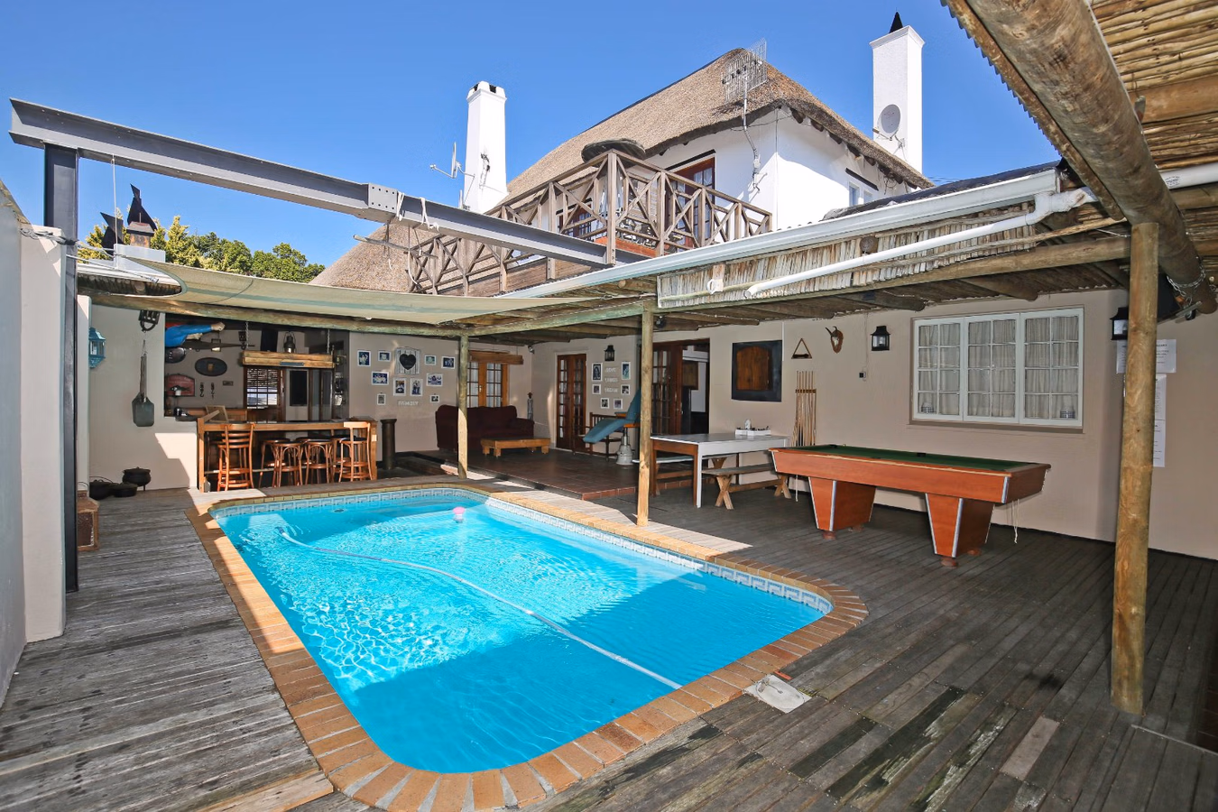 6 Bedroom House For Sale in Mangweni