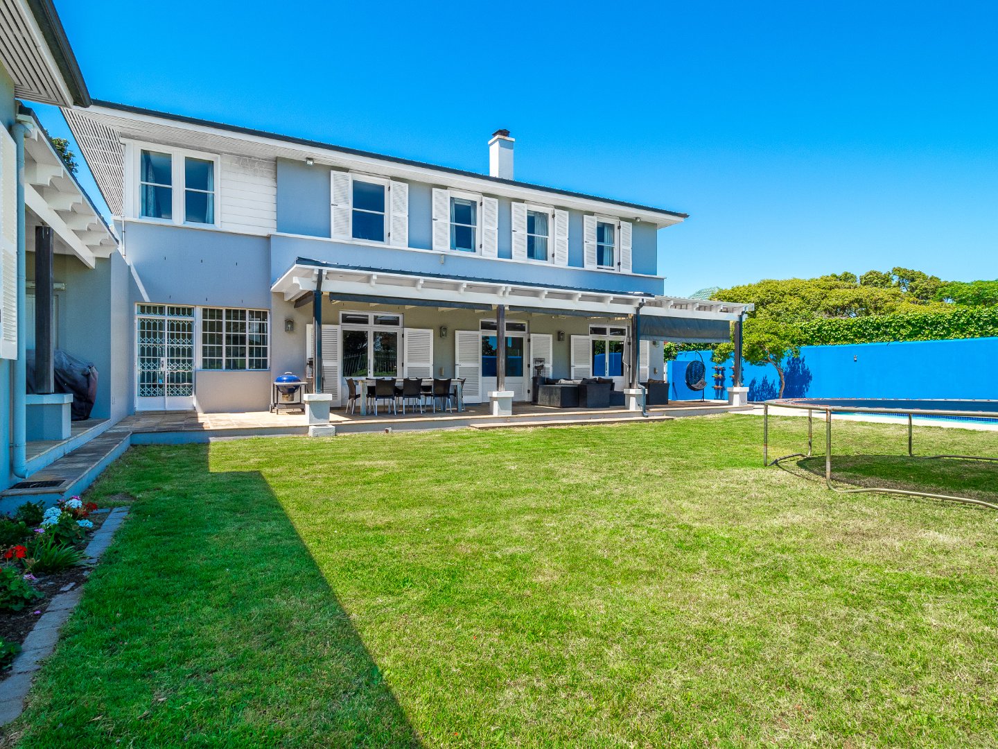 6 Bedroom House For Sale in Mangweni