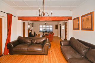 6 Bedroom House For Sale in Mangweni