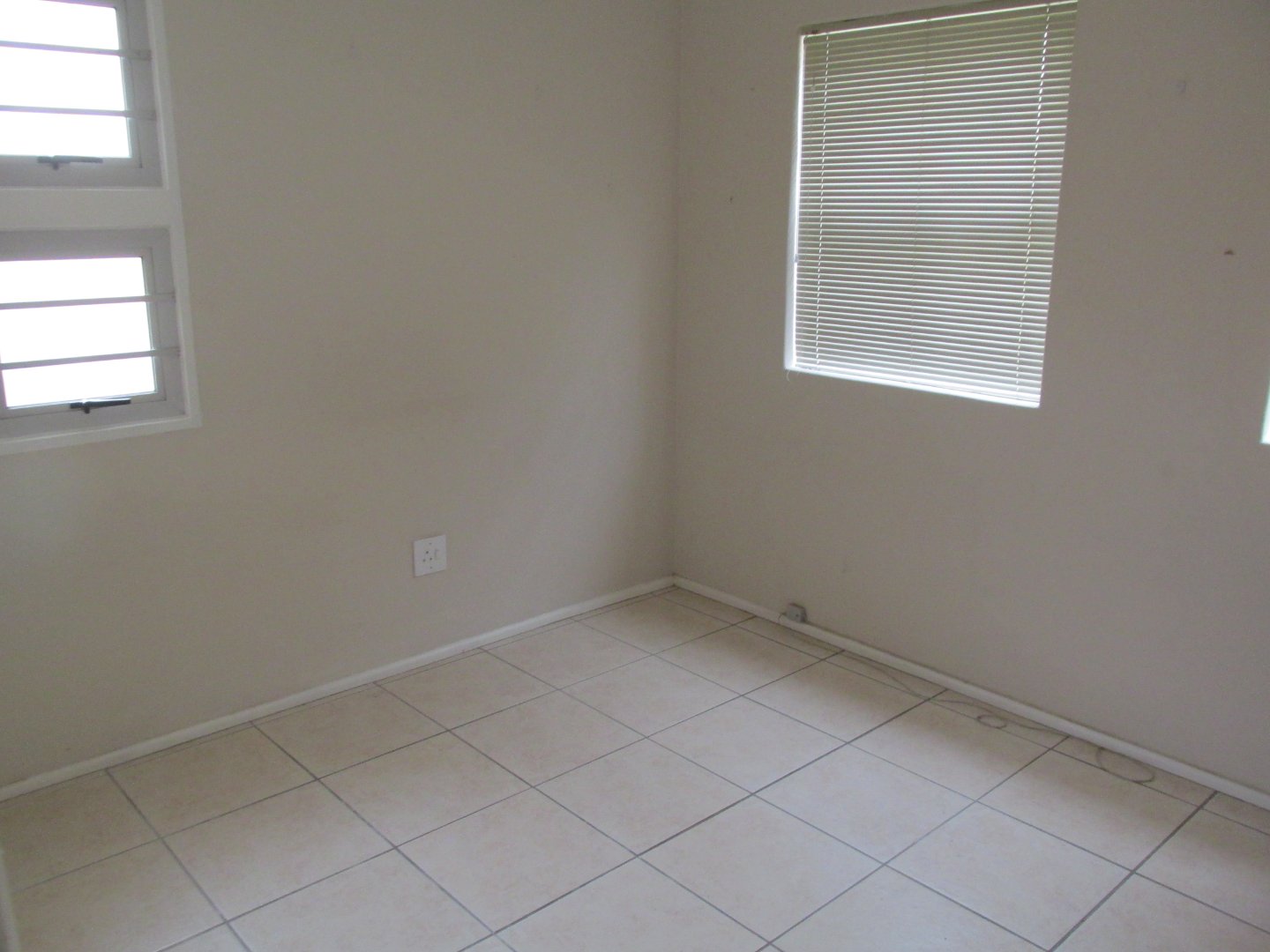 2 Bedroom Flat To Let in Camps Bay