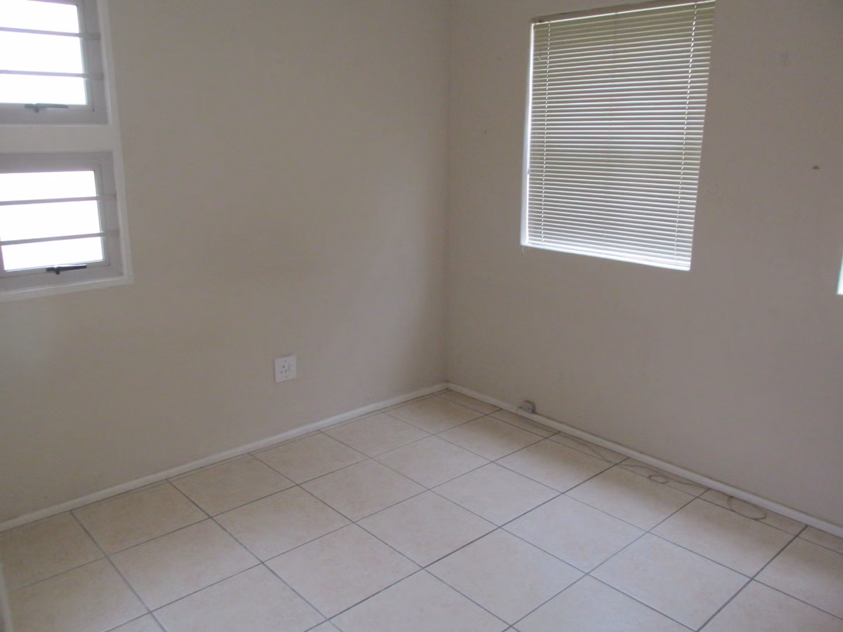 2 Bedroom Flat To Let in Camps Bay