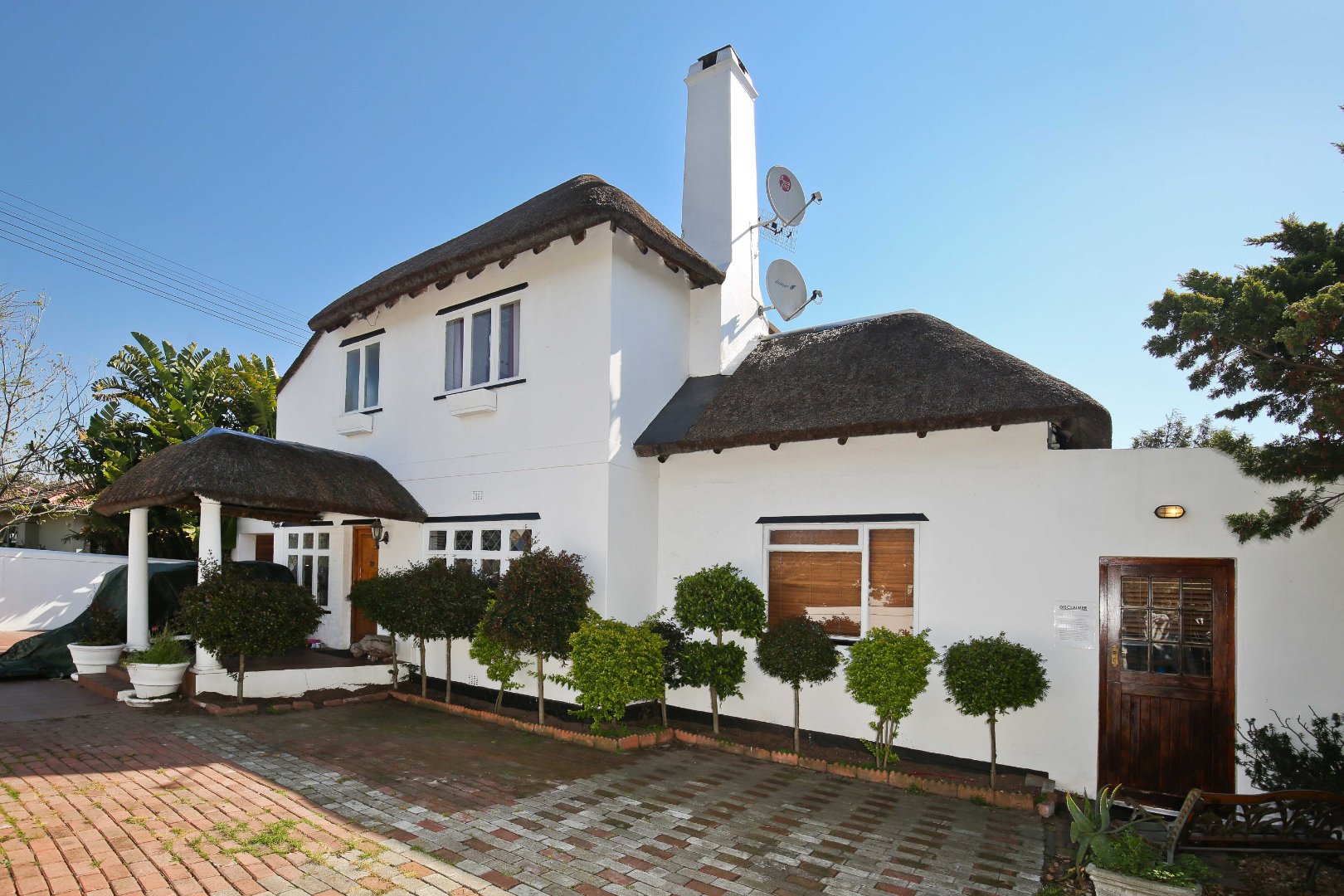 6 Bedroom House For Sale in Mangweni