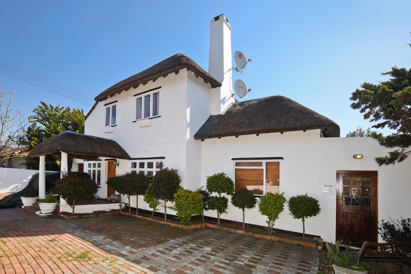 6 Bedroom House For Sale in Mangweni