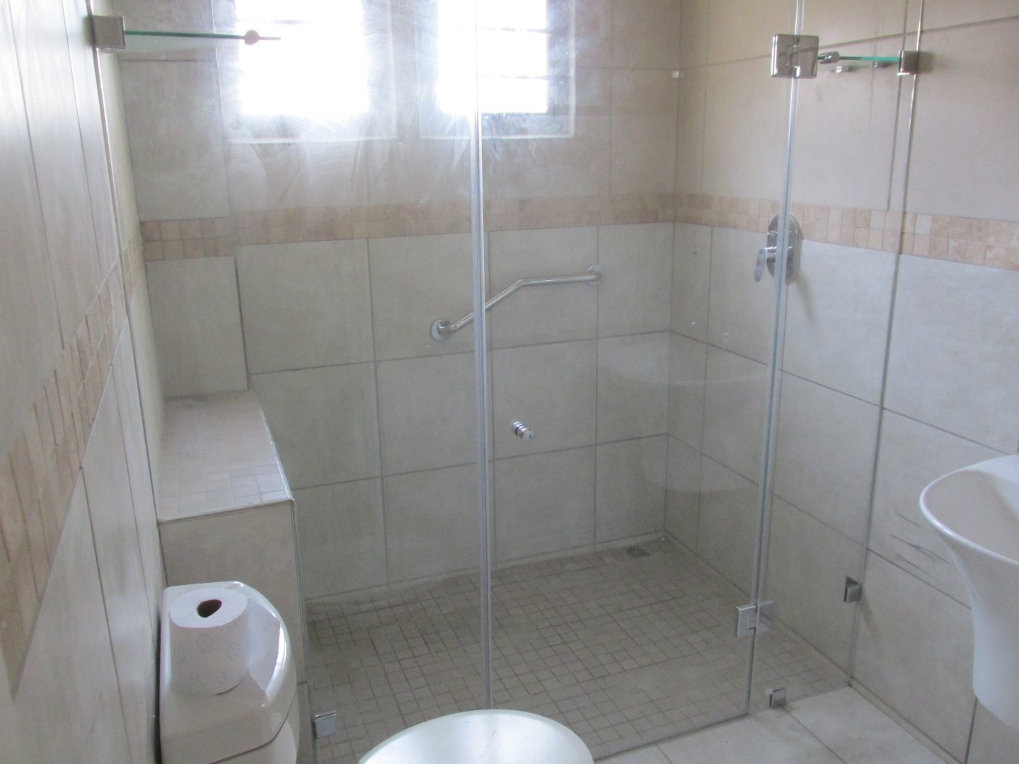 2 Bedroom Flat To Let in Camps Bay