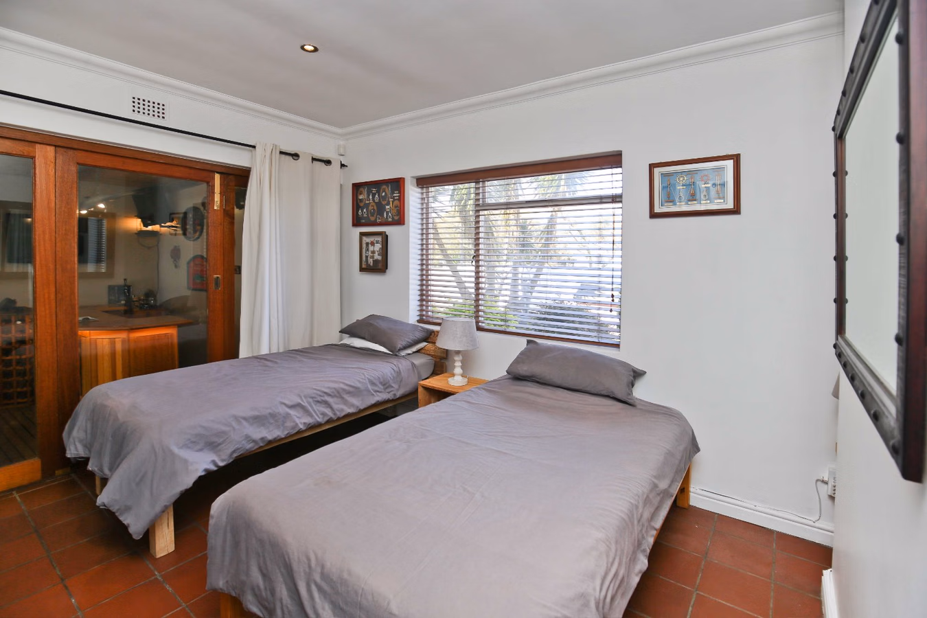 6 Bedroom House For Sale in Mangweni