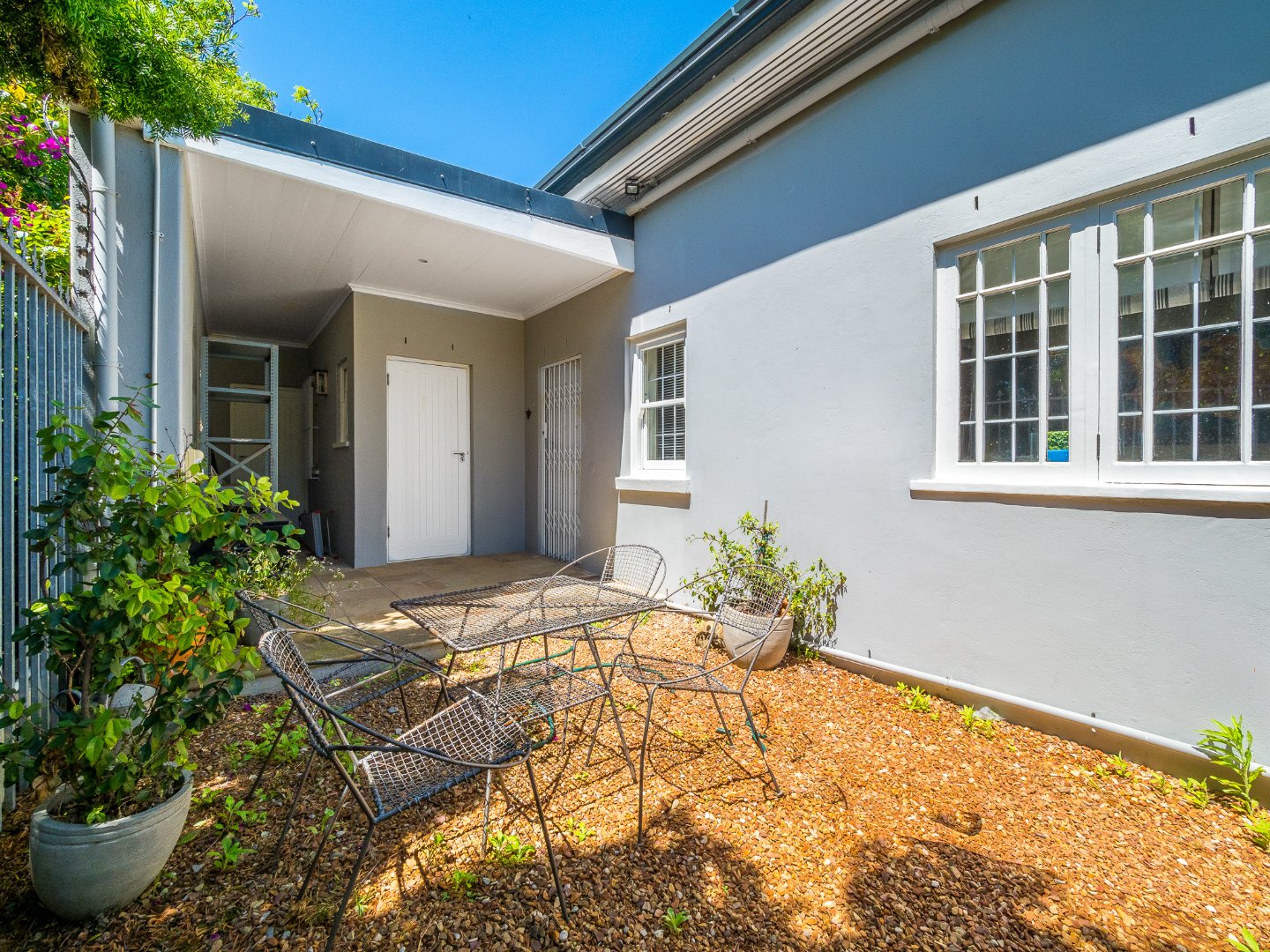 6 Bedroom House For Sale in Mangweni