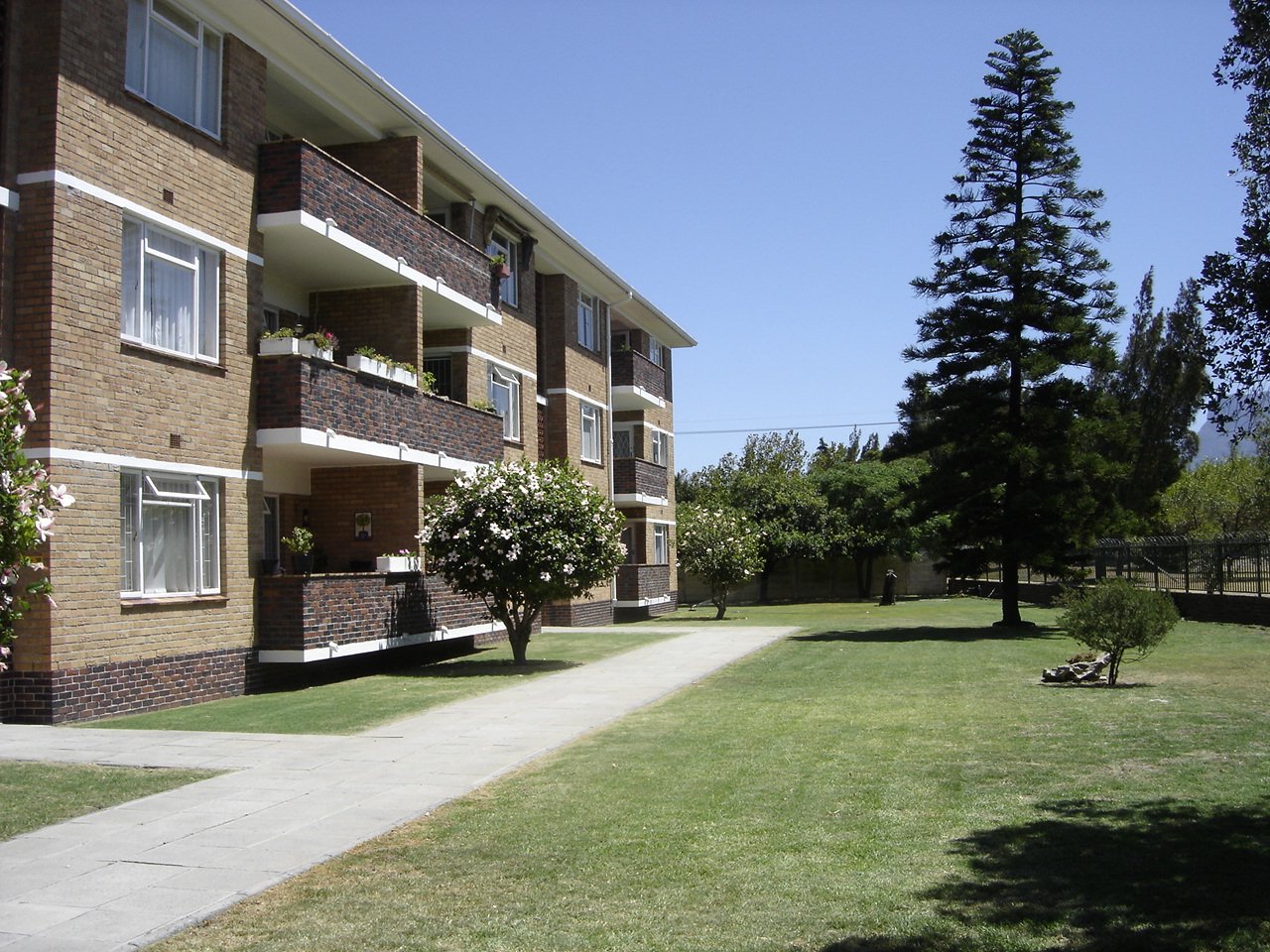3 Bedroom Flat To Let in Mangweni