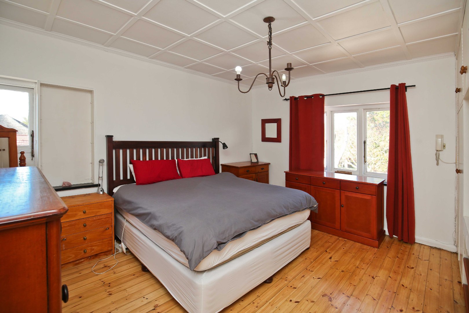 6 Bedroom House For Sale in Mangweni