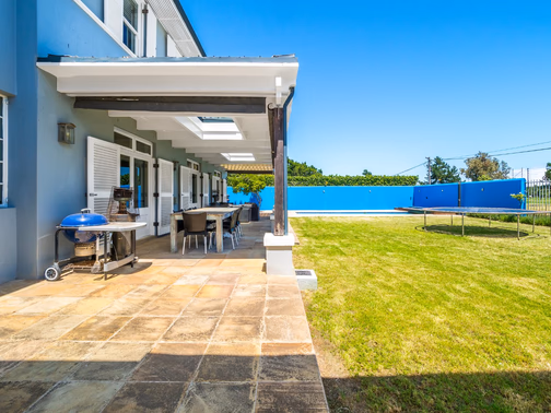 6 Bedroom House For Sale in Mangweni
