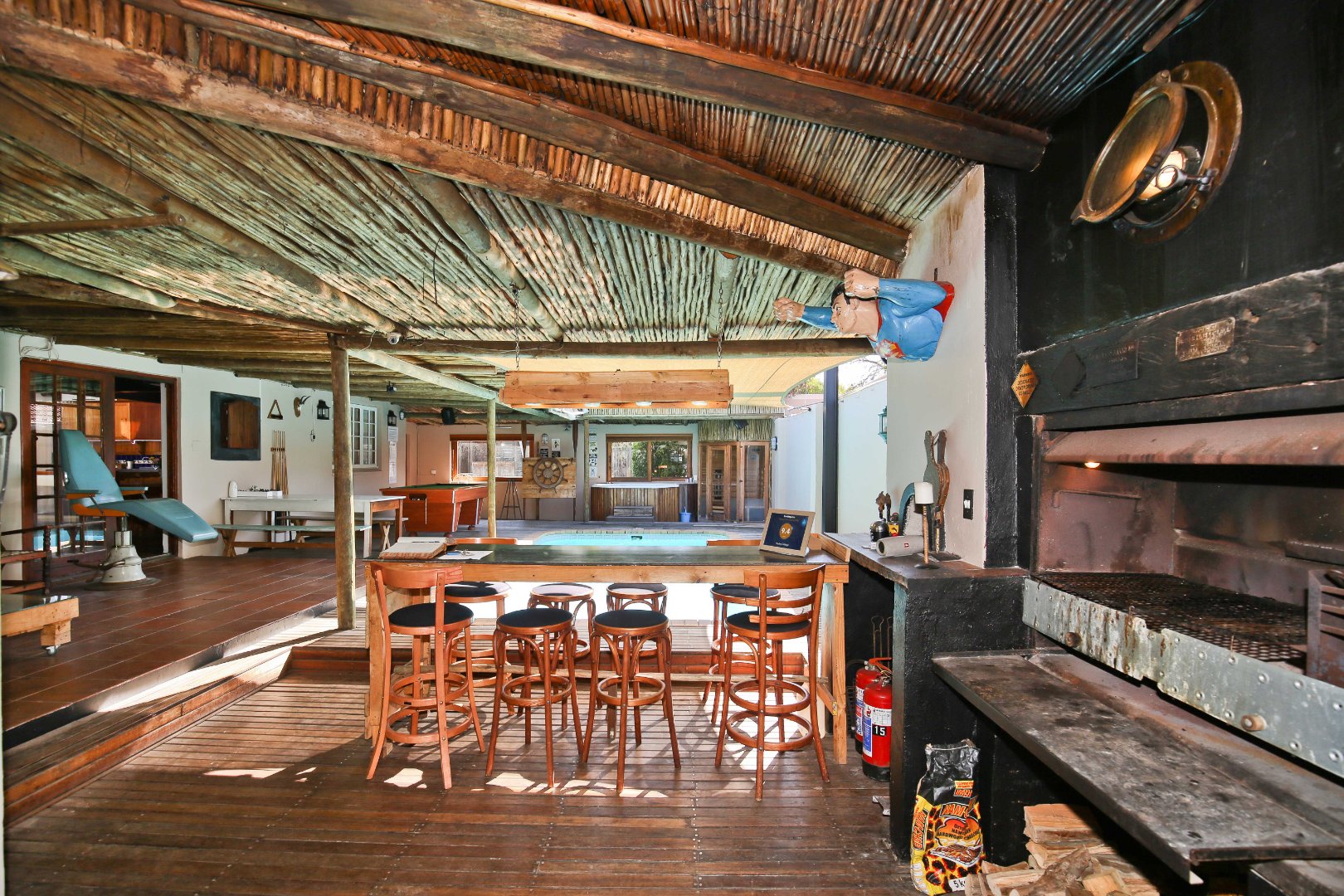 6 Bedroom House For Sale in Mangweni