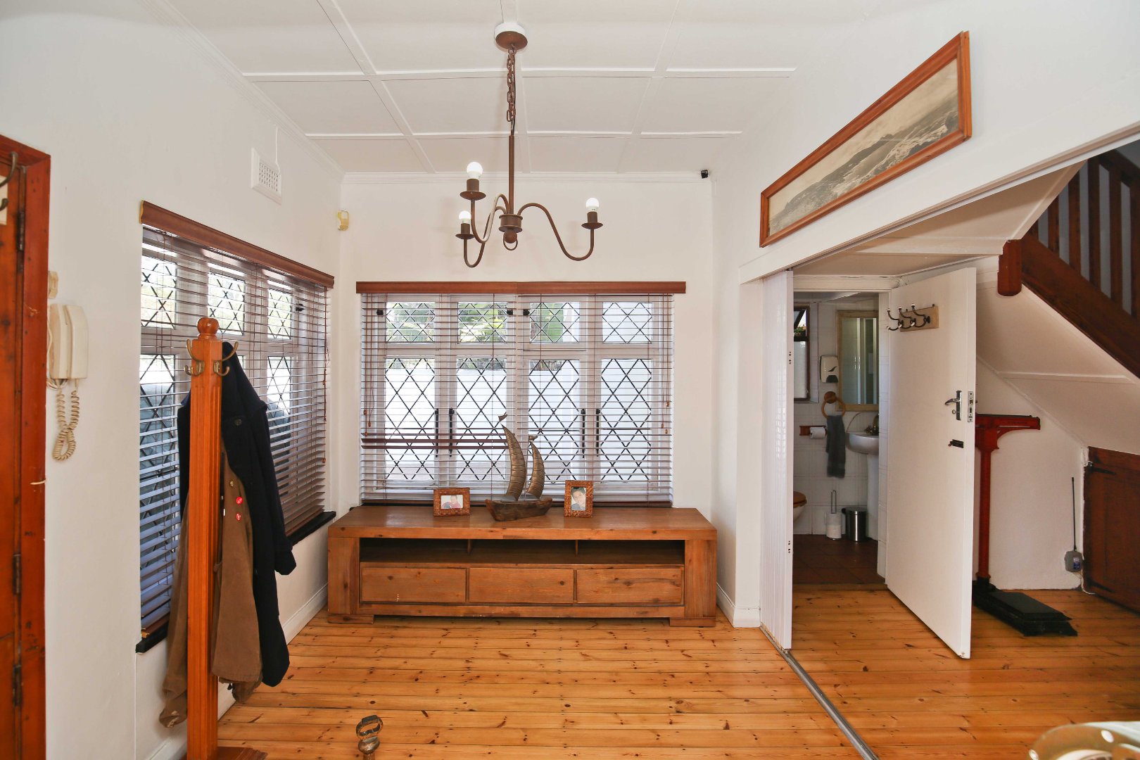 6 Bedroom House For Sale in Mangweni