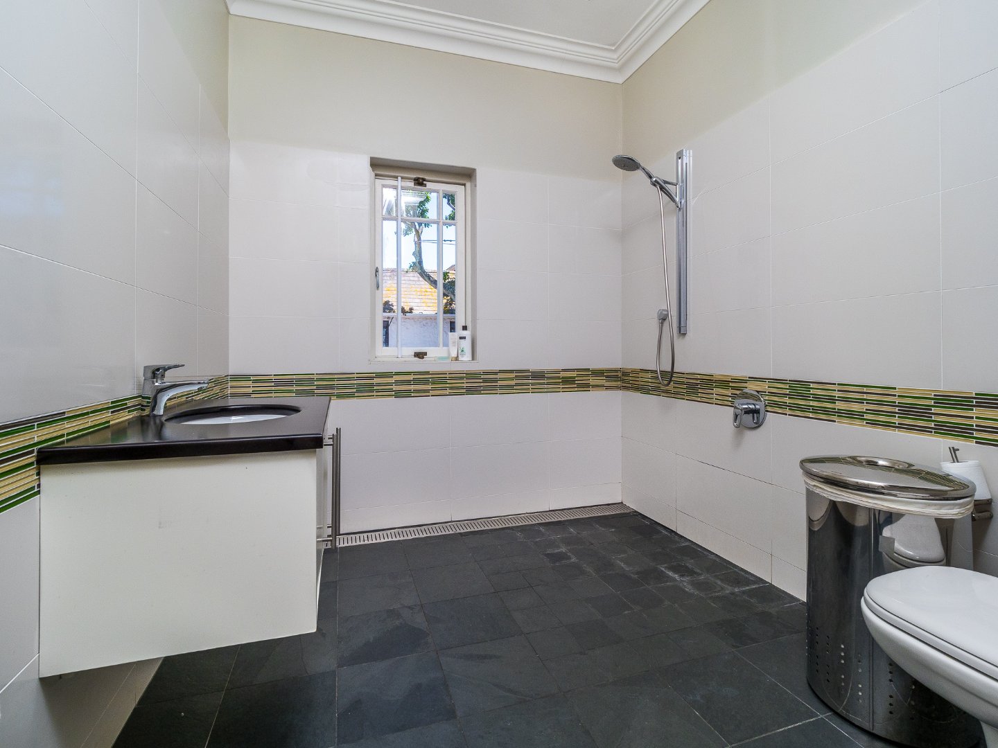 6 Bedroom House For Sale in Mangweni
