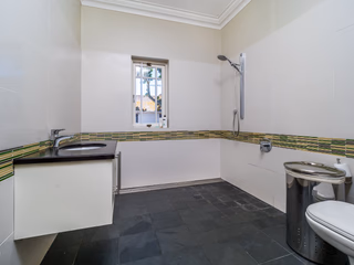 6 Bedroom House For Sale in Mangweni