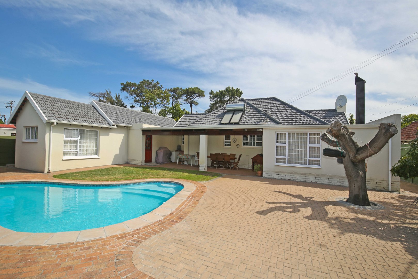 5 Bedroom House For Sale in Mangweni