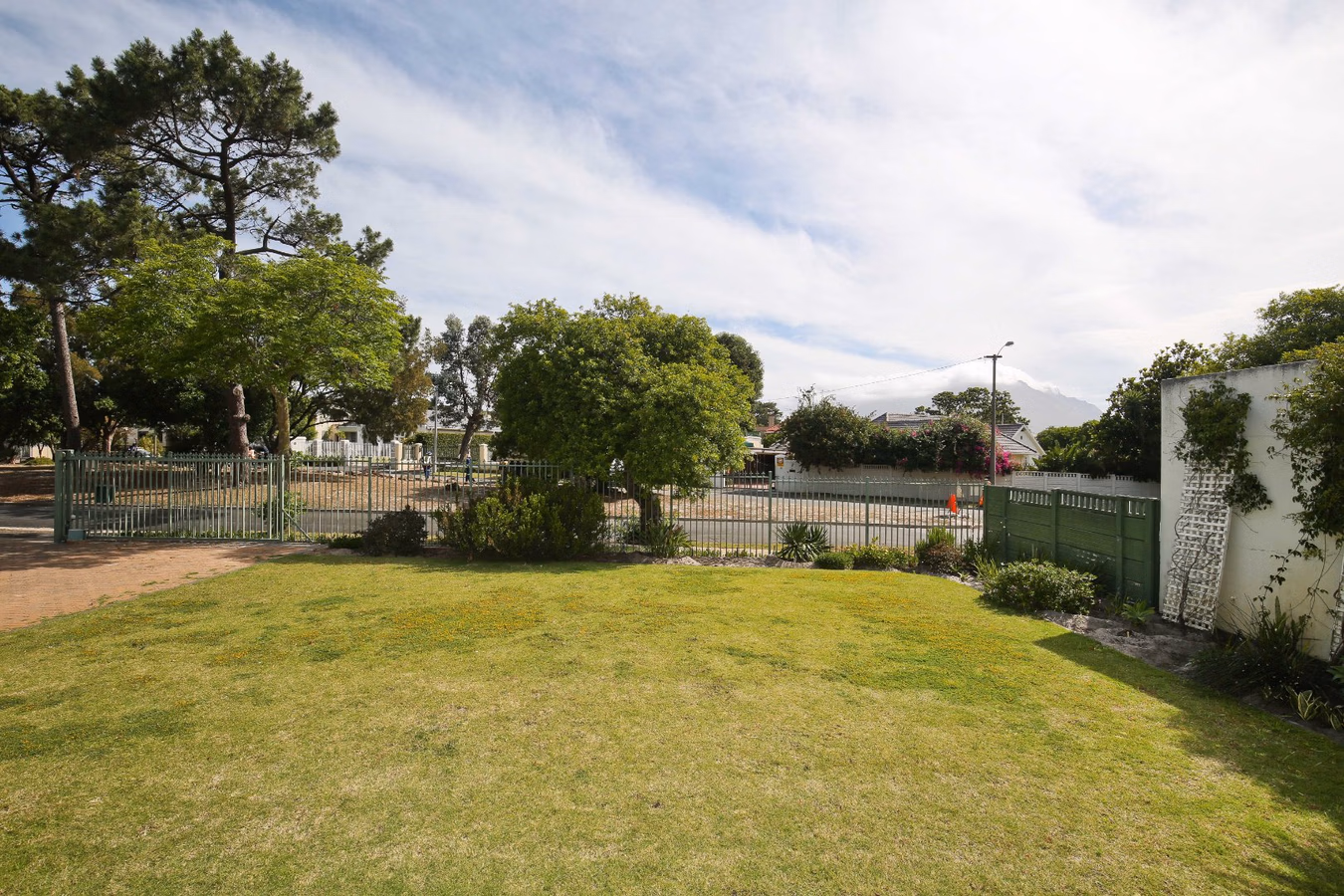 5 Bedroom House For Sale in Mangweni