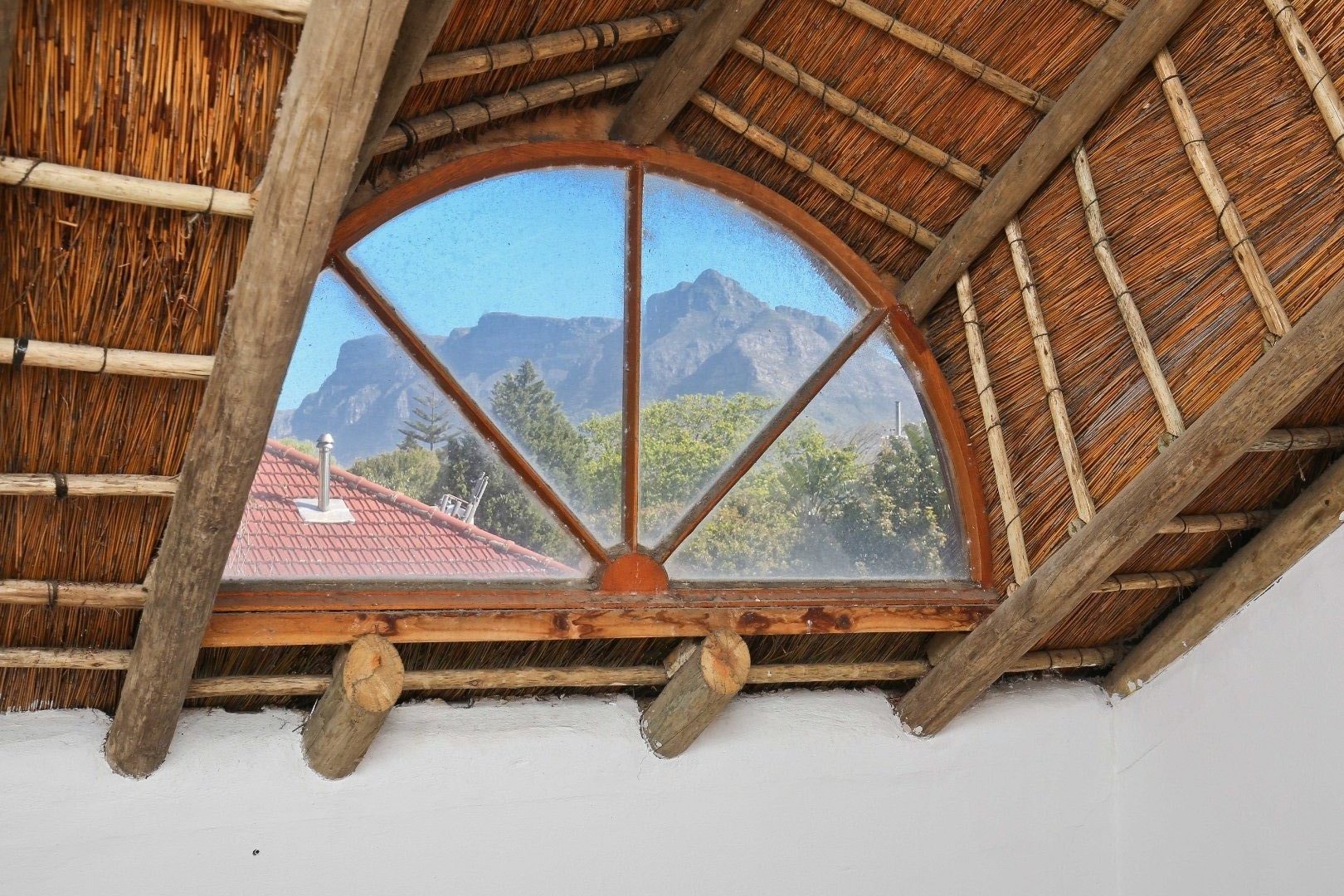 6 Bedroom House For Sale in Mangweni