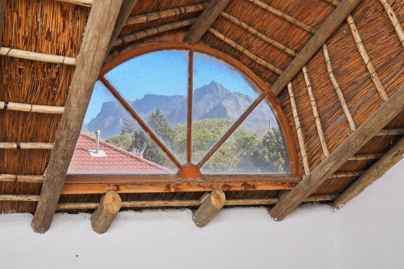 6 Bedroom House For Sale in Mangweni