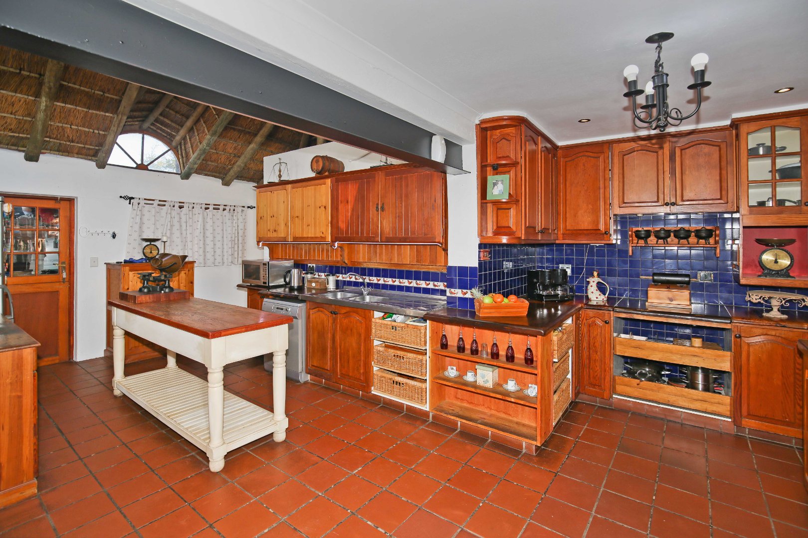 6 Bedroom House For Sale in Mangweni