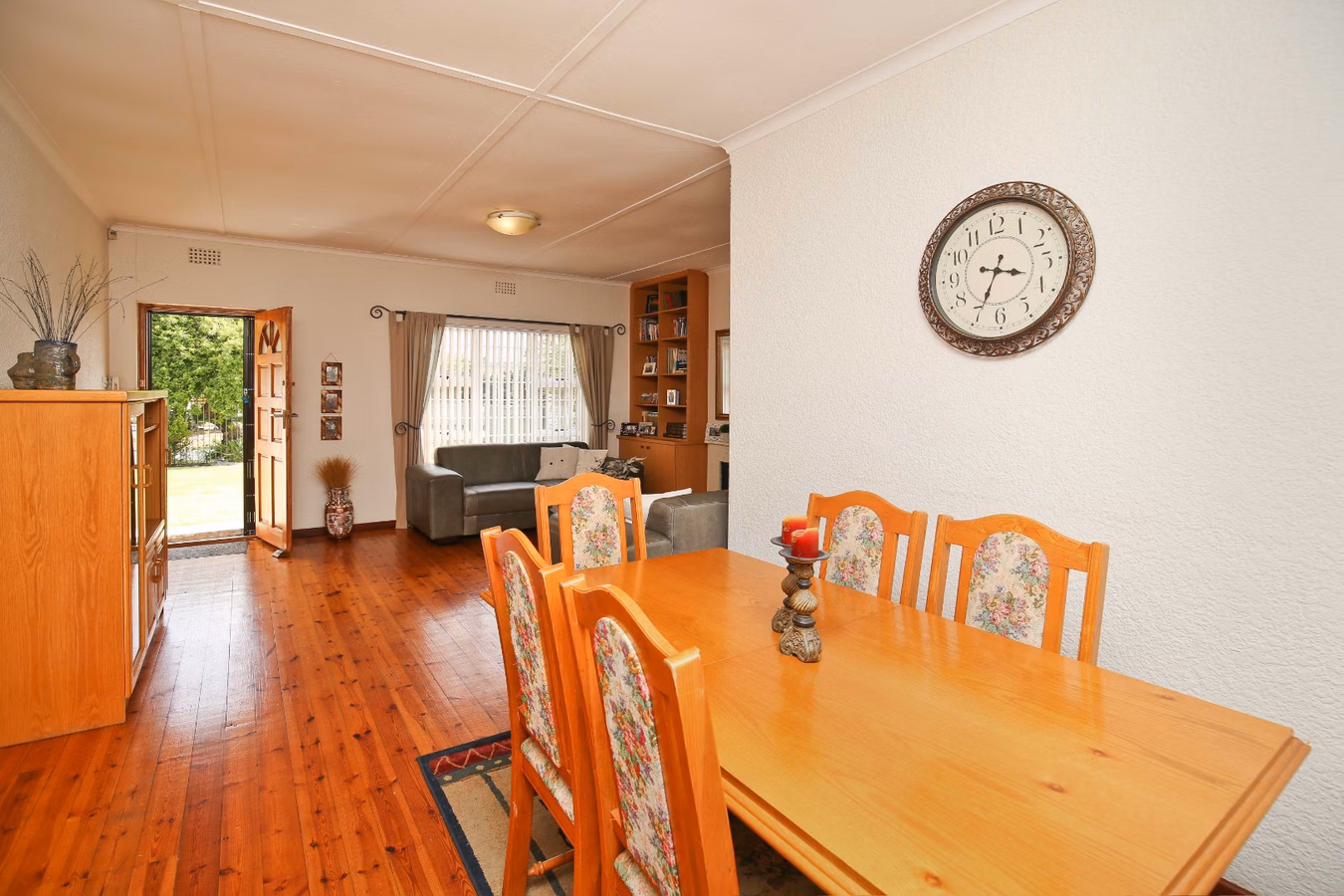 5 Bedroom House For Sale in Mangweni