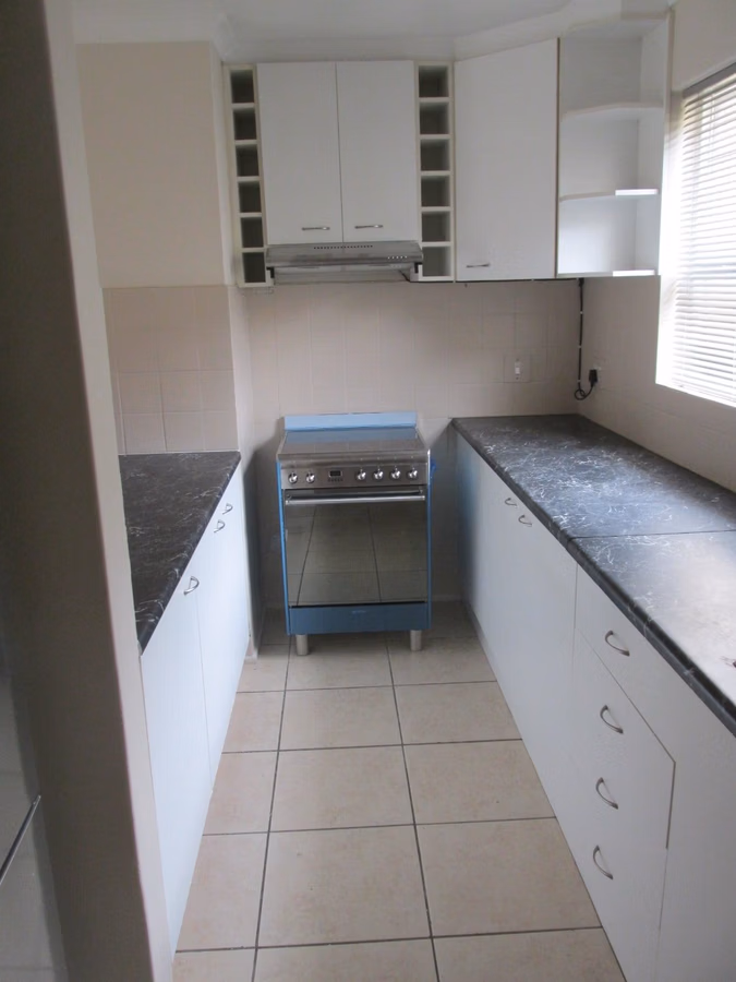2 Bedroom Flat To Let in Camps Bay