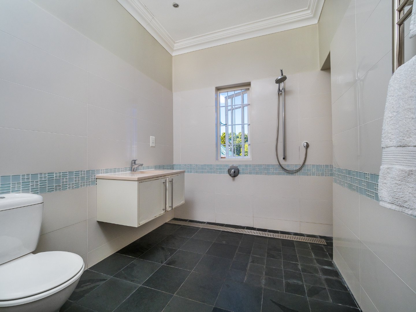 6 Bedroom House For Sale in Mangweni