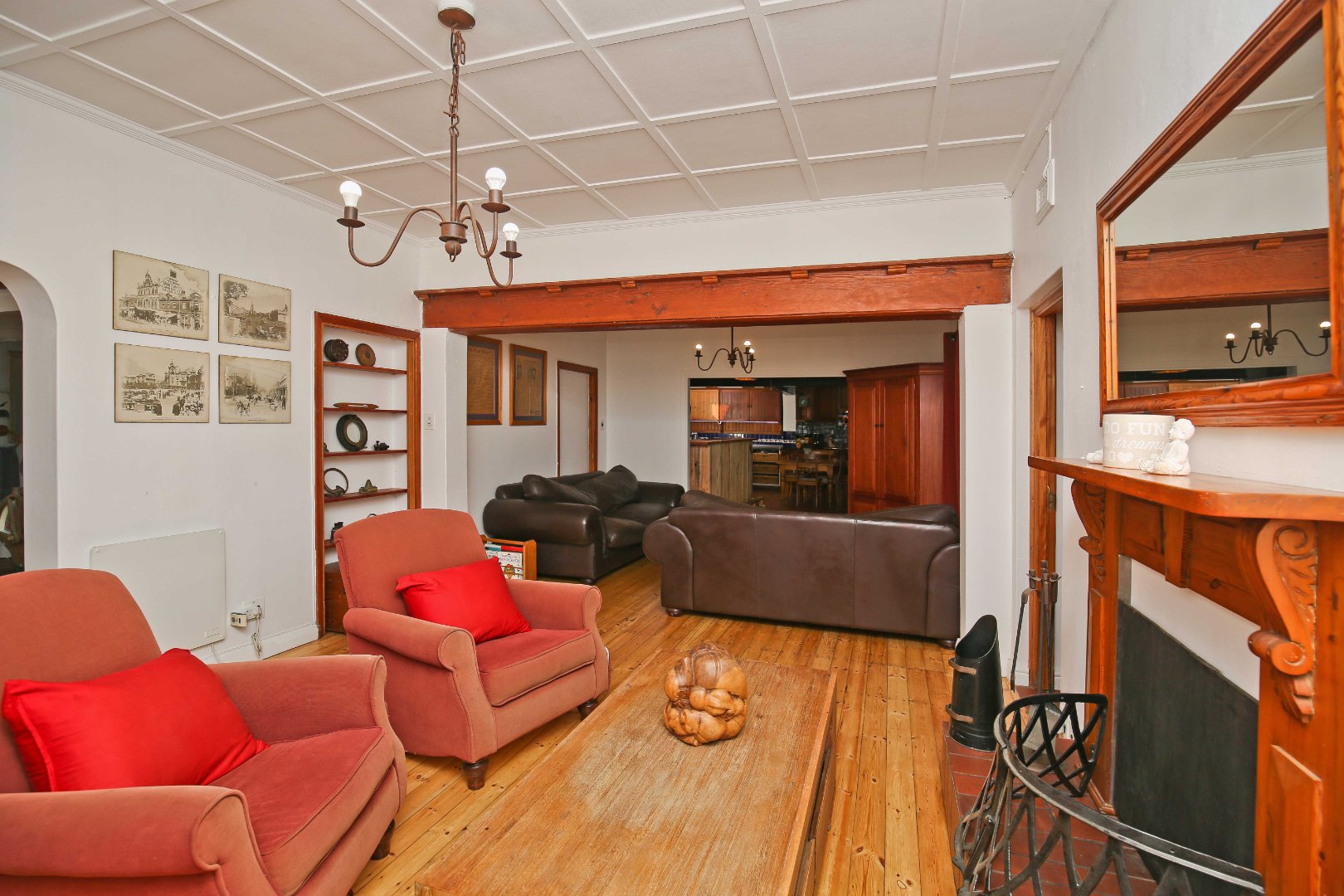 6 Bedroom House For Sale in Mangweni