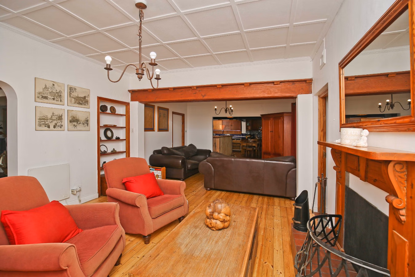 6 Bedroom House For Sale in Mangweni