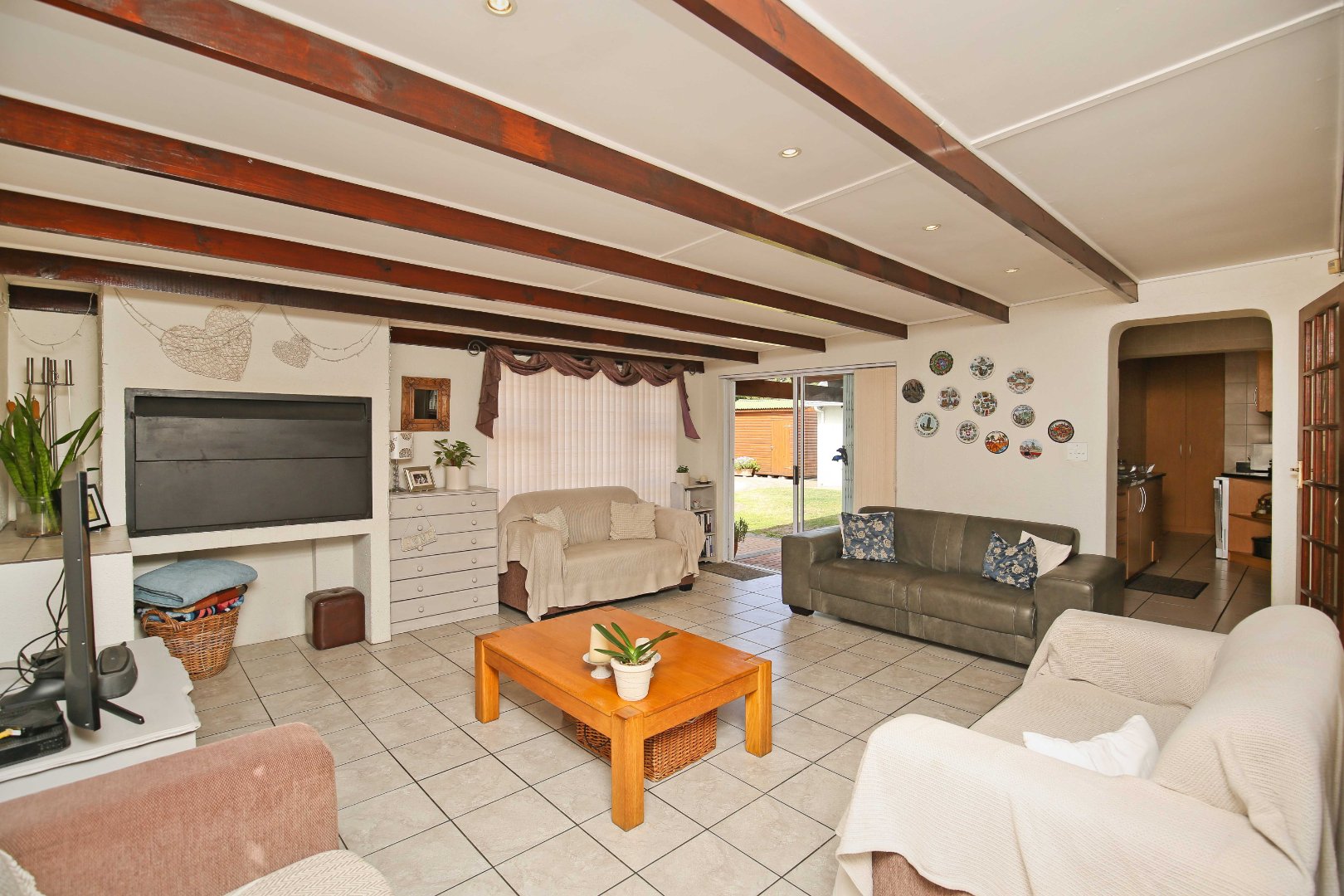 5 Bedroom House For Sale in Mangweni