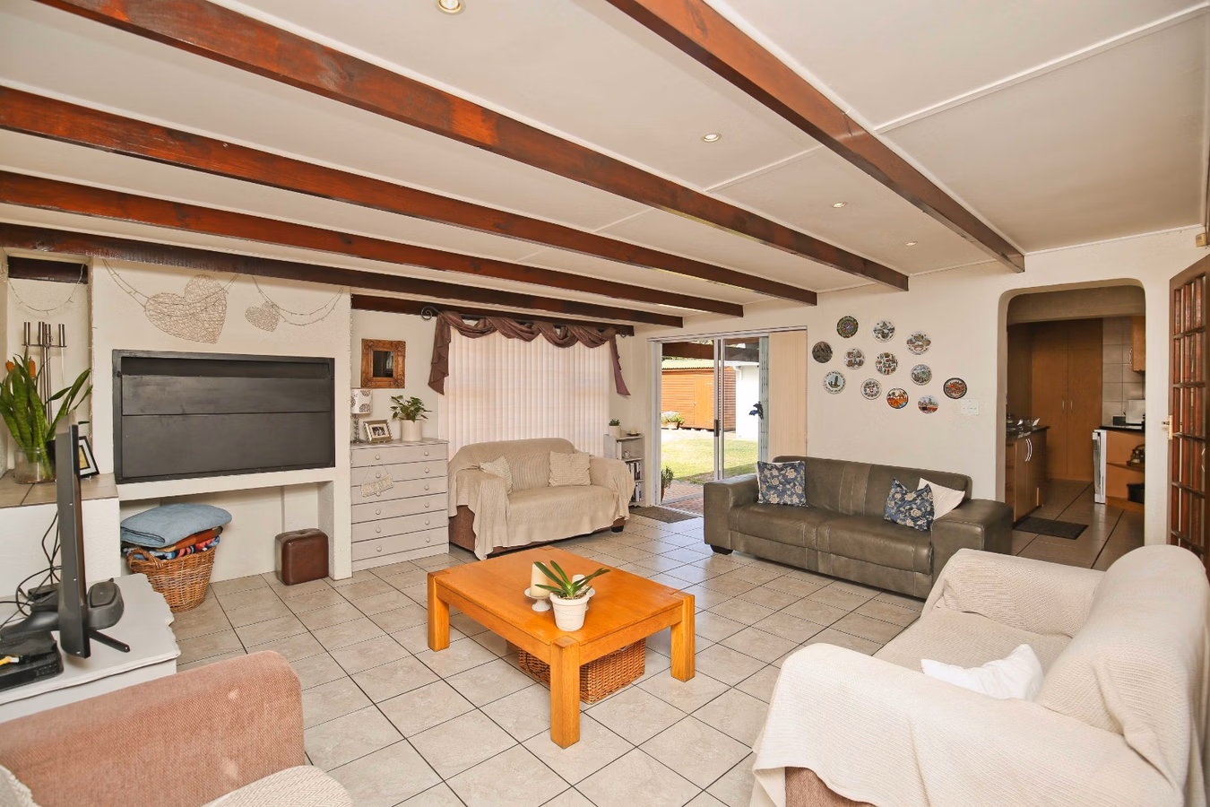 5 Bedroom House For Sale in Mangweni