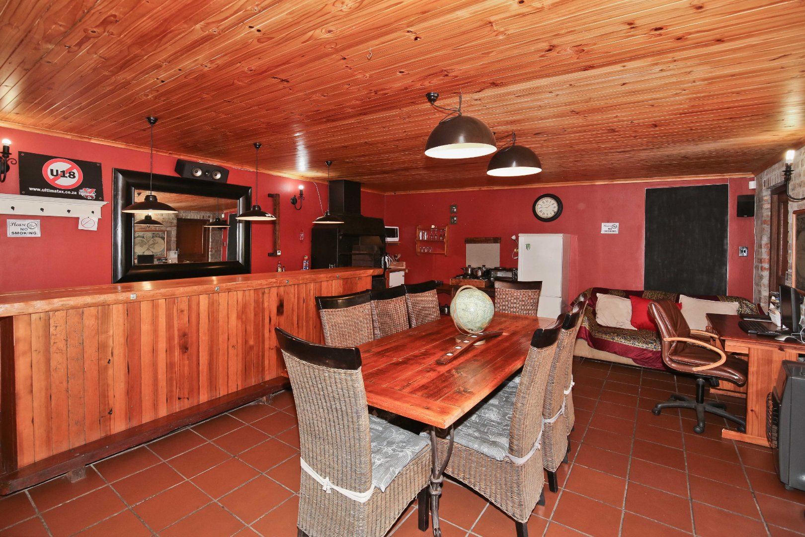 6 Bedroom House For Sale in Mangweni