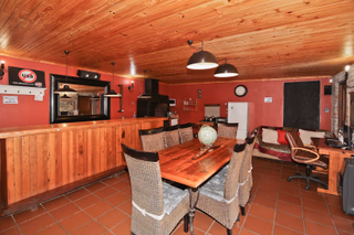 6 Bedroom House For Sale in Mangweni
