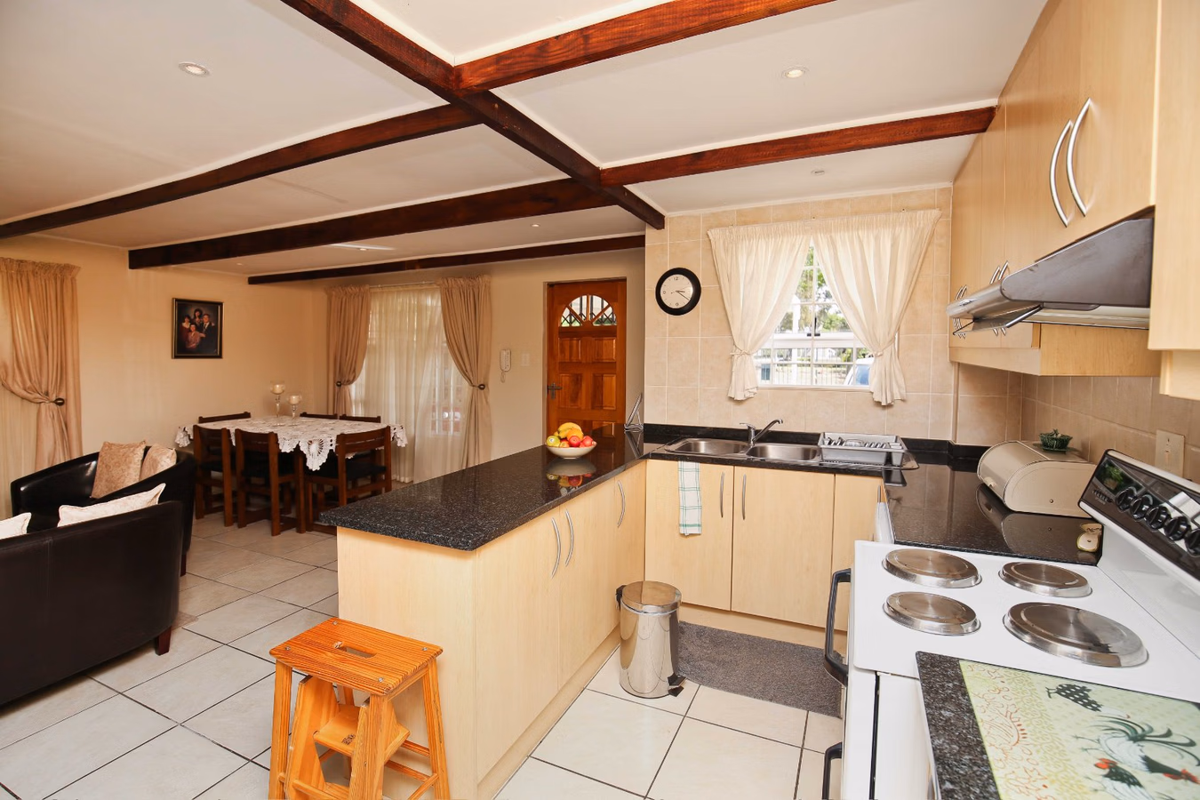 5 Bedroom House For Sale in Mangweni