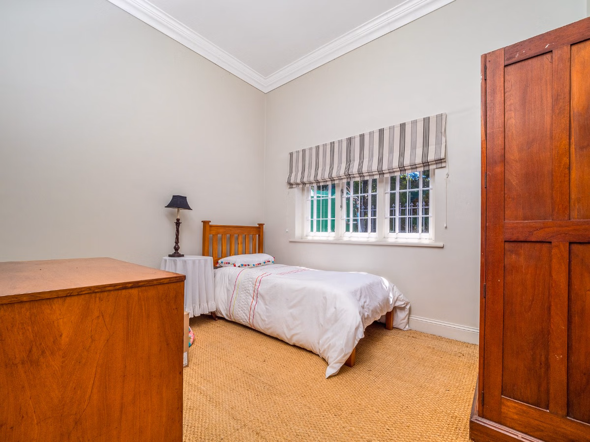 6 Bedroom House For Sale in Mangweni