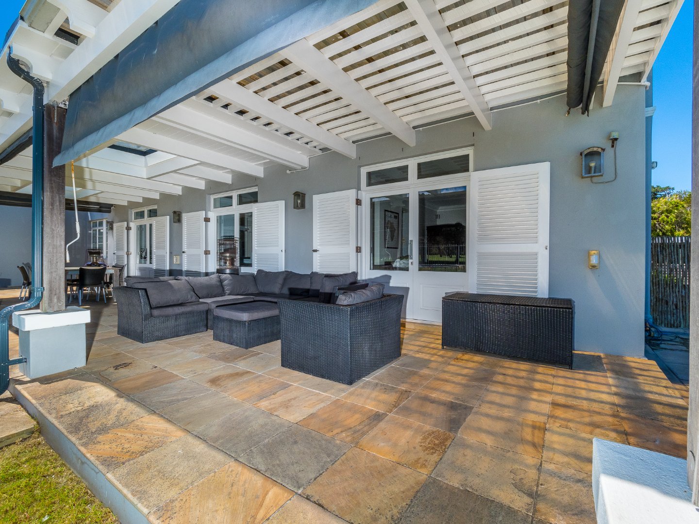 6 Bedroom House For Sale in Mangweni