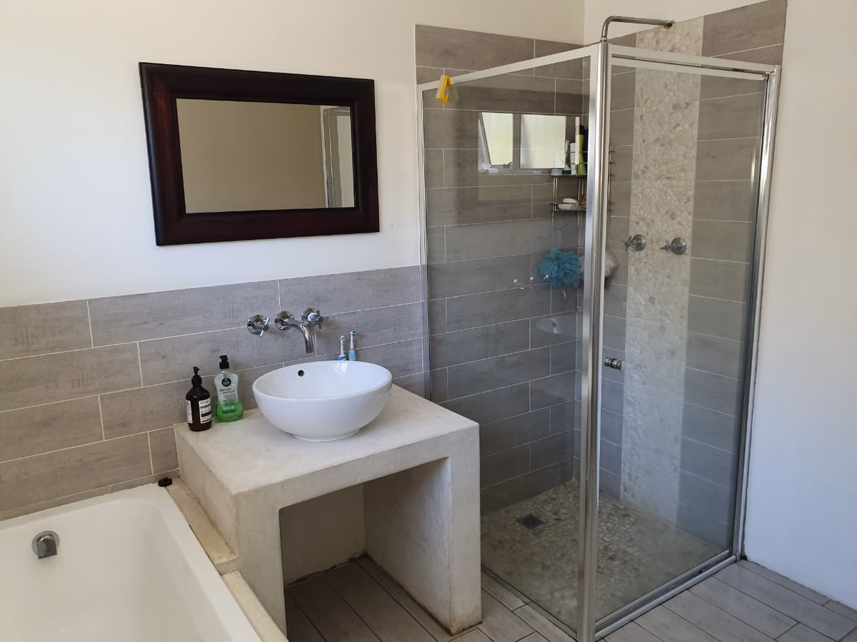 3 Bedroom House For Sale in Mangweni
