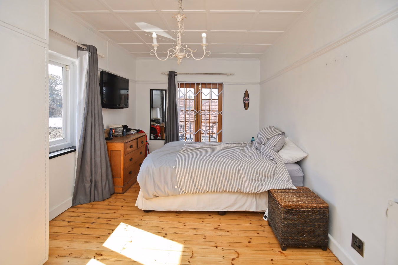 6 Bedroom House For Sale in Mangweni