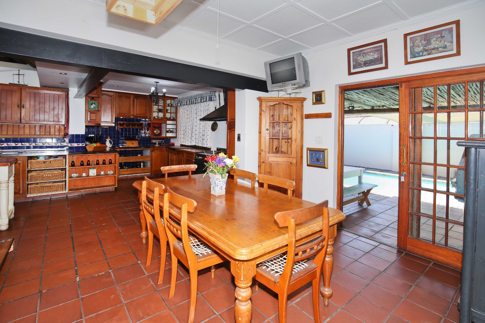 6 Bedroom House For Sale in Mangweni