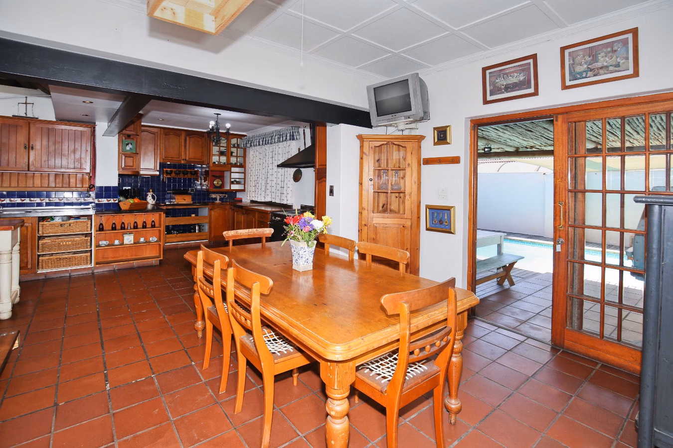 6 Bedroom House For Sale in Mangweni
