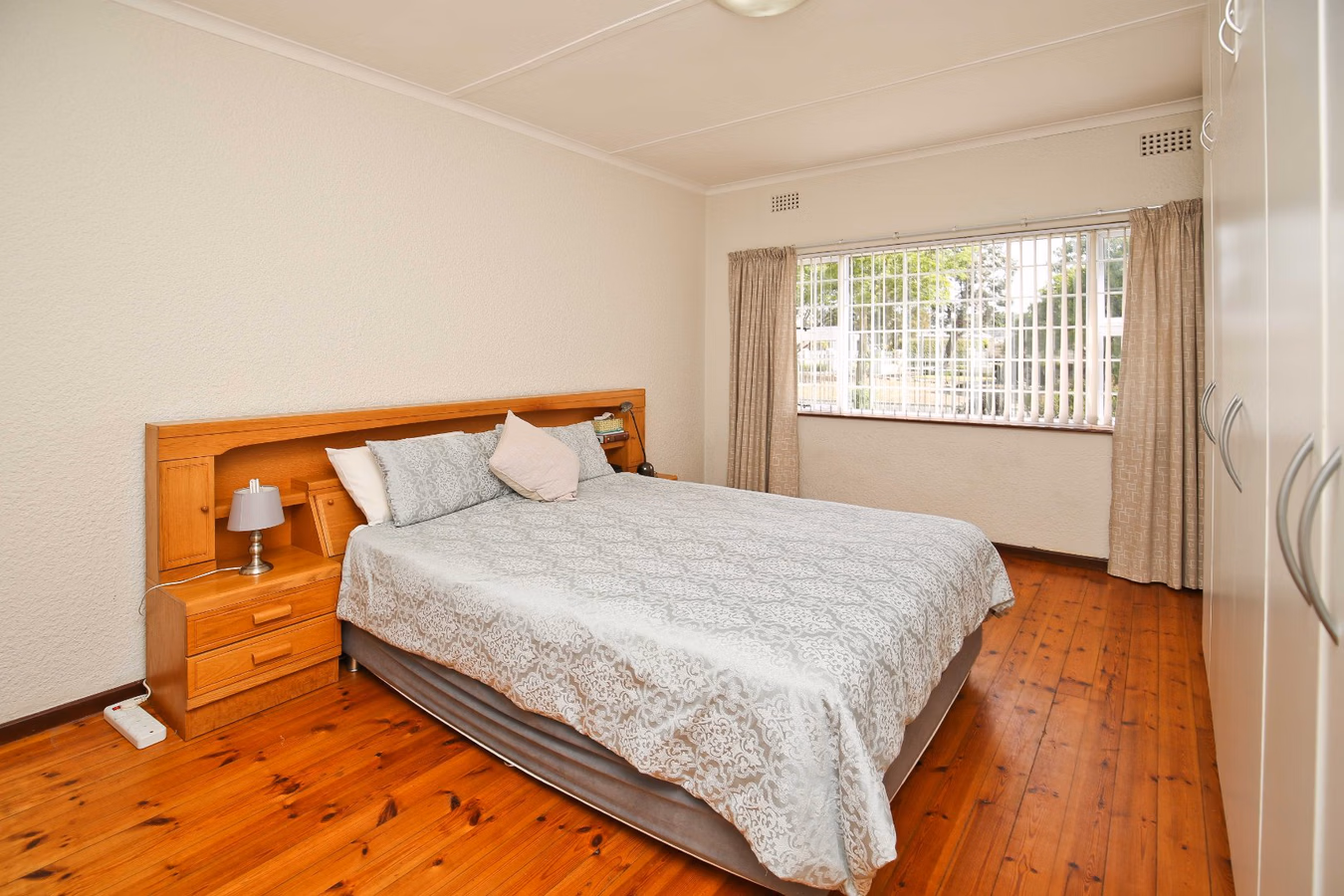 5 Bedroom House For Sale in Mangweni