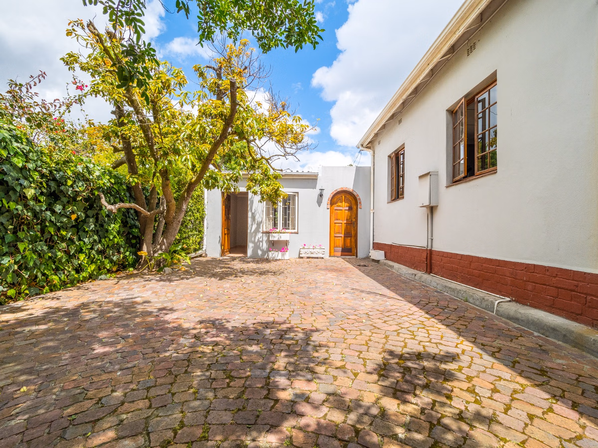 4 Bedroom House For Sale in Mangweni