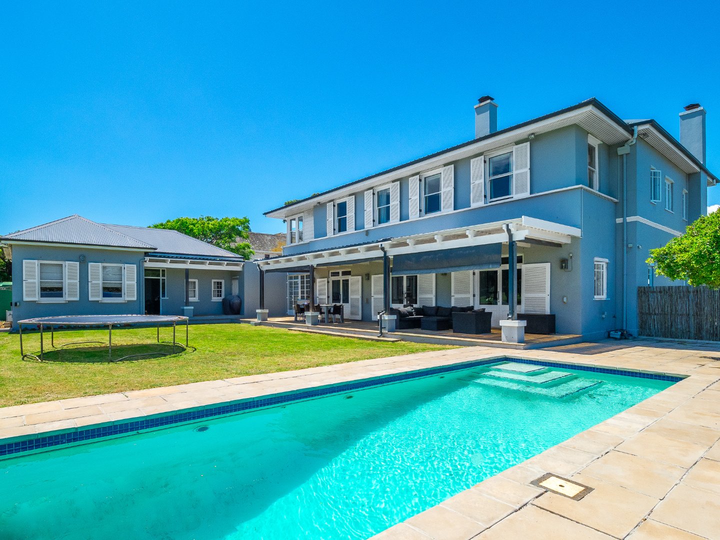 6 Bedroom House For Sale in Mangweni