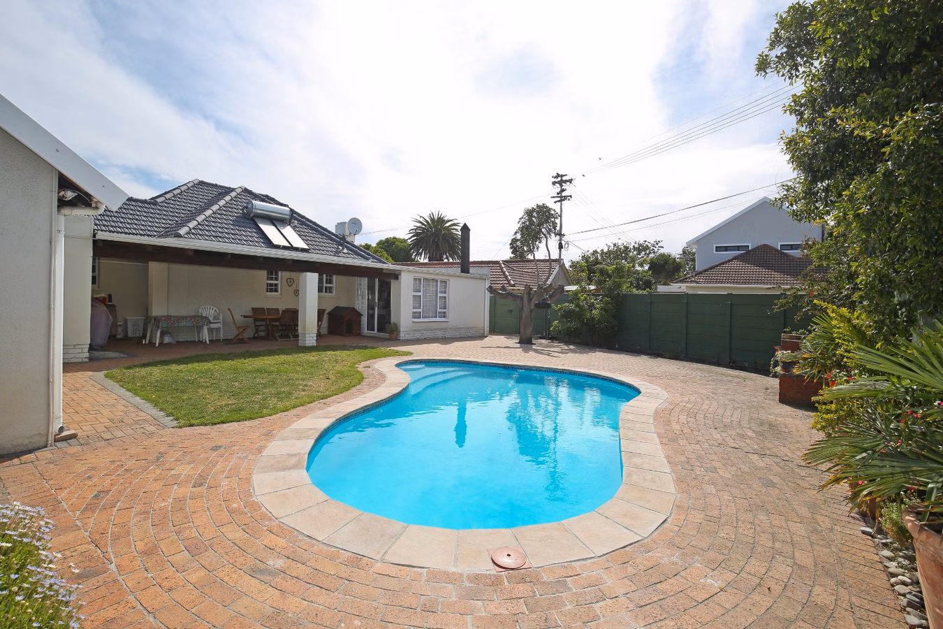 5 Bedroom House For Sale in Mangweni