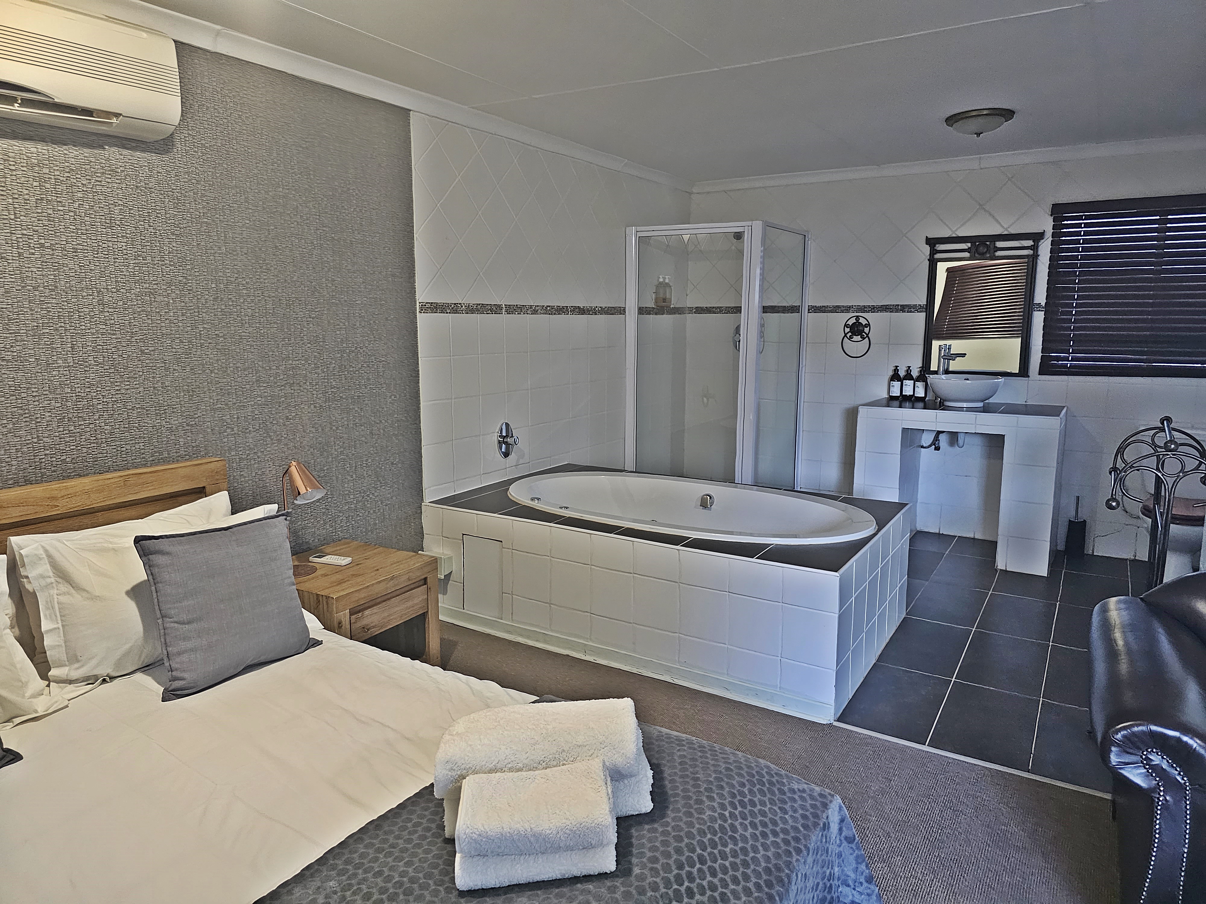 2 Bedroom Apartment For Sale in Ottery