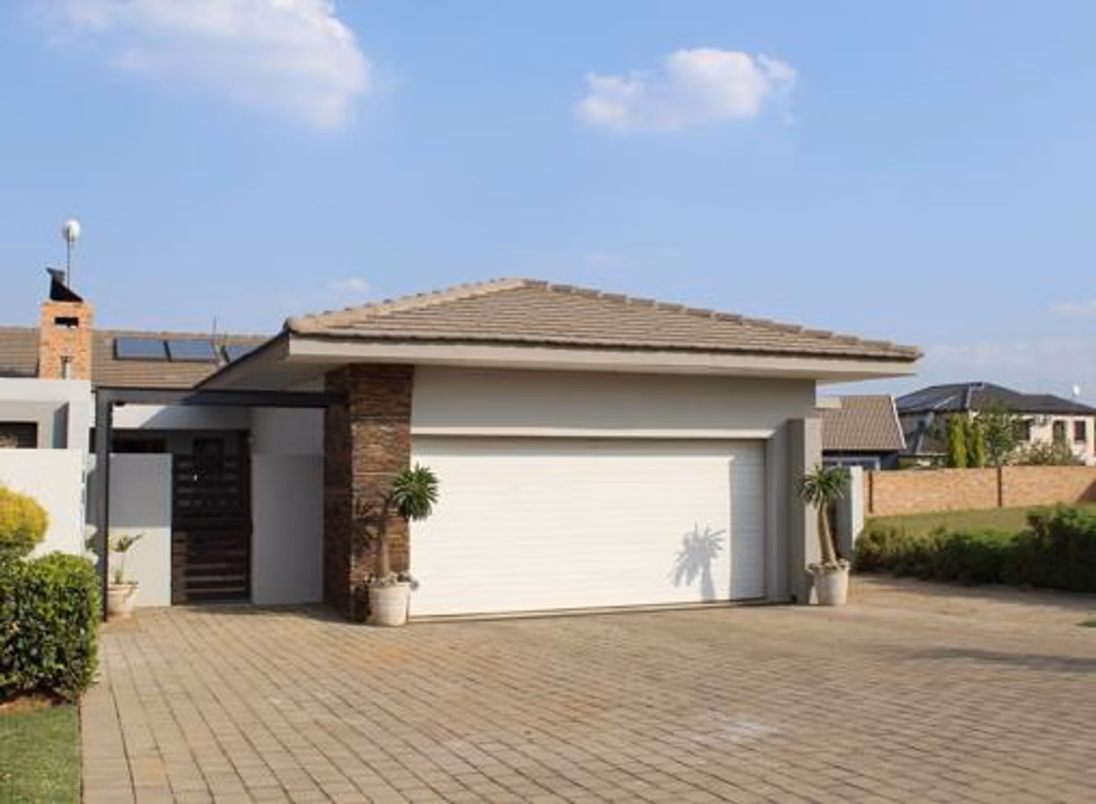 2 Bedroom Apartment For Sale in Ottery