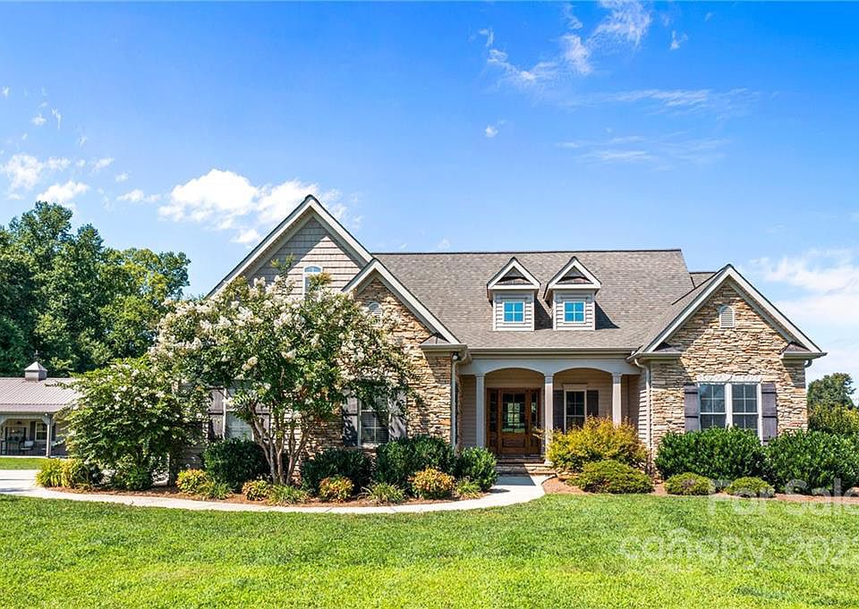 3 Bedroom Townhouse For Sale in George East