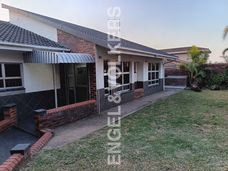 2 Bedroom House For Sale in Abbotsford